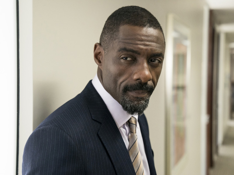 A grande jogada: Idris Elba brilha como o advogado de Molly Bloom